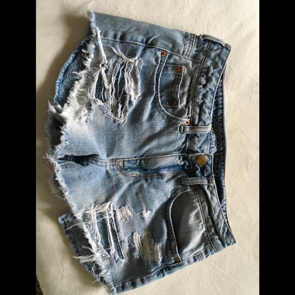 🌟Distressed jean shorts👙SUMMERS COMING!